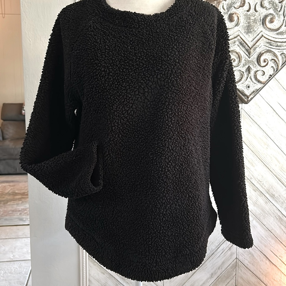 Loft long sleeved black round neck sherpa top. M